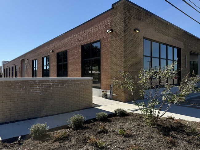 Plus de détails pour 1937 Irving Blvd, Dallas, TX - Local d'activités à louer