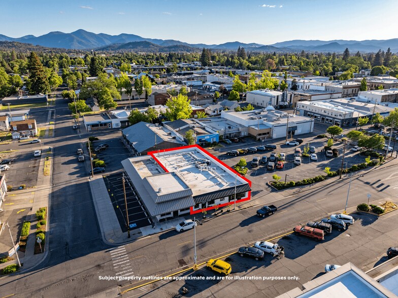 239 SE G St, Grants Pass, OR à vendre - Photo du bâtiment - Image 3 de 92
