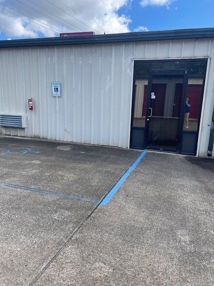 502 Twin Bridges Rd, Alexandria, LA for lease - Building Photo - Image 3 of 33