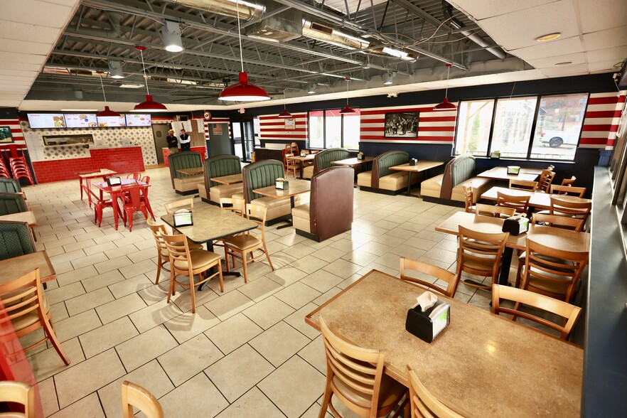 2336 NW 23rd St, Oklahoma City, OK for sale - Interior Photo - Image 2 of 10