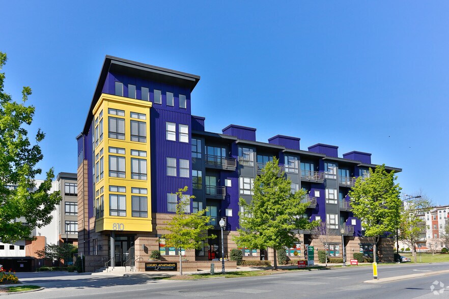 810 E 7th St, Charlotte, NC à louer - Photo du bâtiment - Image 2 de 91