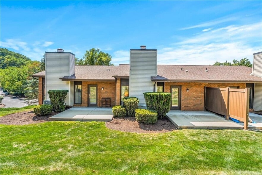 2006-2007 Kinvara Dr, Pittsburgh, PA for sale - Primary Photo - Image 3 of 6