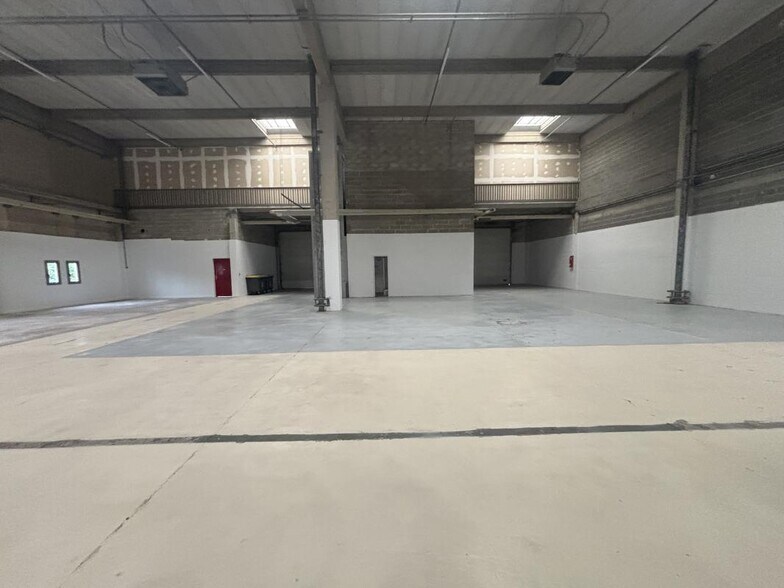 Industrial in Sarcelles for lease - Building Photo - Image 1 of 23