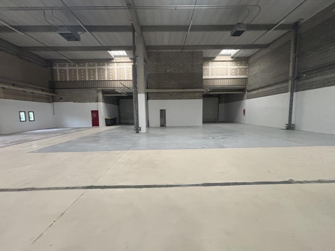 Industrial in Sarcelles for lease Building Photo- Image 1 of 24