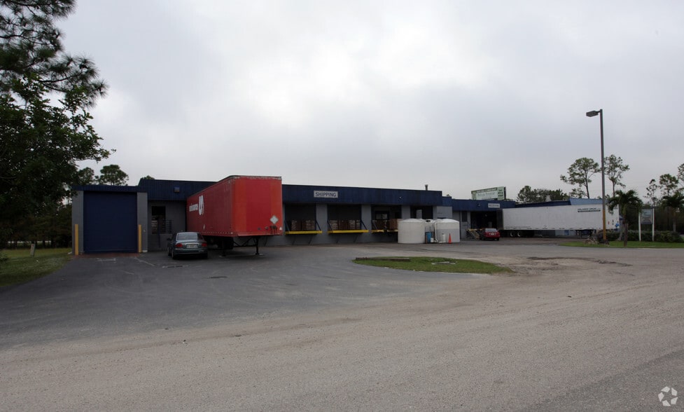 9910 Bavaria Rd, Fort Myers, FL for sale - Primary Photo - Image 3 of 7