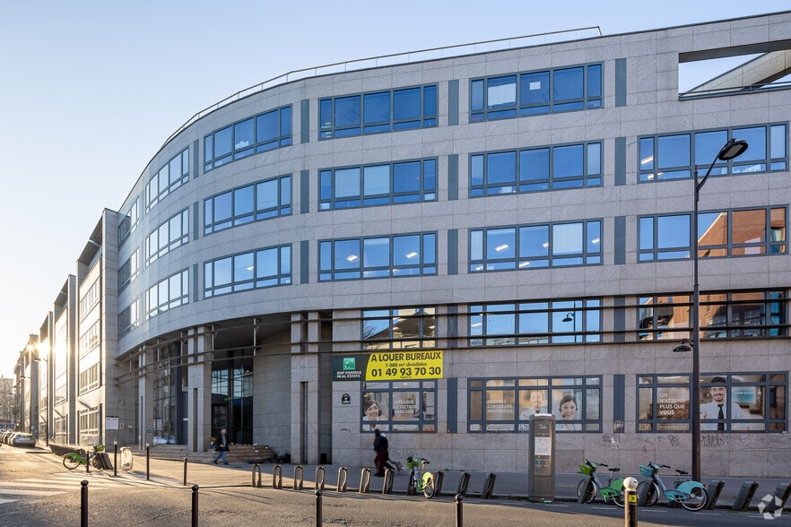 28-30 Rue Benjamin Constant, Paris for lease - Primary Photo - Image 1 of 4