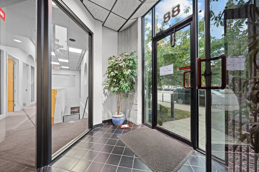 88 Broadway, Hicksville, NY for lease - Lobby - Image 3 of 22