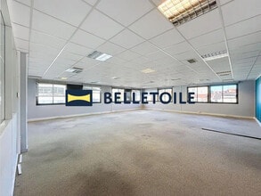 Bureau dans Arcueil à louer Photo du bâtiment- Image 2 de 19