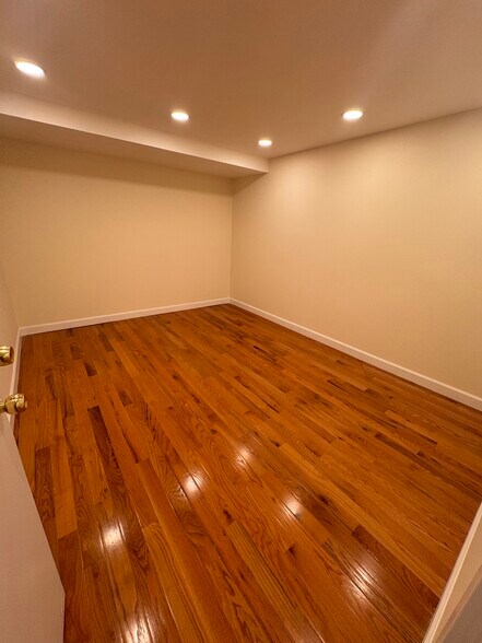 13332 41st Rd, Flushing, NY à louer - Photo du bâtiment - Image 2 de 15