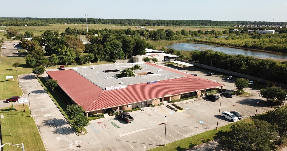 13630 Beamer Rd, Houston, TX à louer - Photo du bâtiment - Image 2 de 7