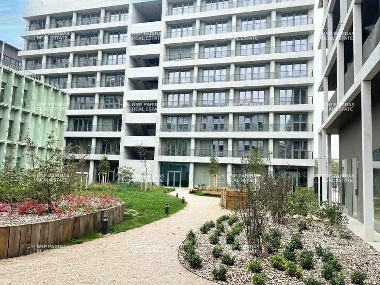 Office in Lyon for lease - Building Photo - Image 1 of 40