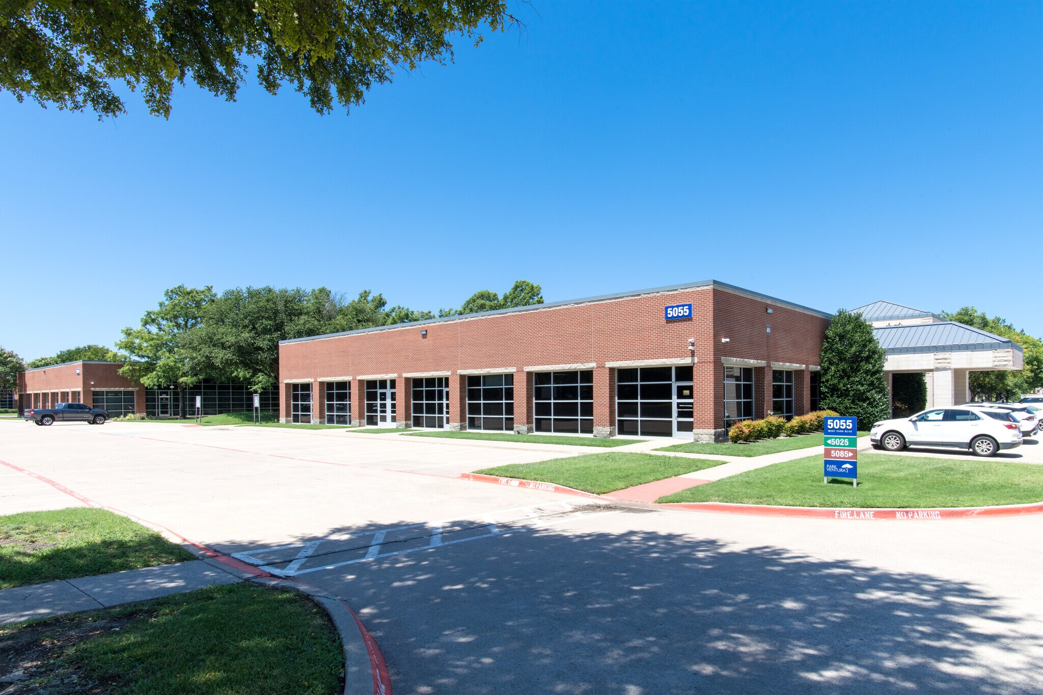 5055 W Park Blvd, Plano, TX à louer Photo du bâtiment- Image 1 de 17
