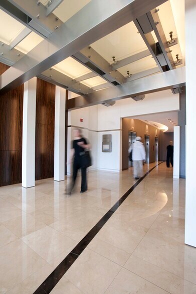 5225 Wisconsin Ave NW, Washington, DC à louer - Photo intérieure - Image 2 de 7