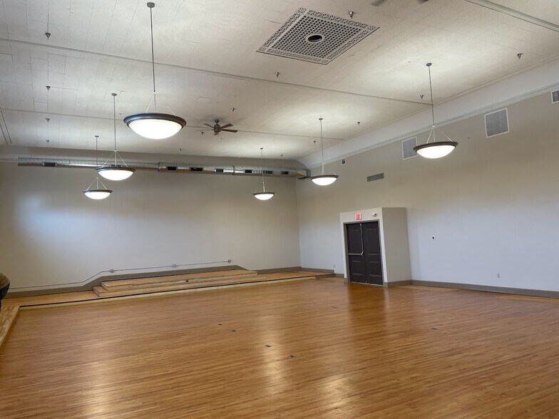 36 Oswego St, Baldwinsville, NY à vendre - Photo intérieure - Image 2 de 14