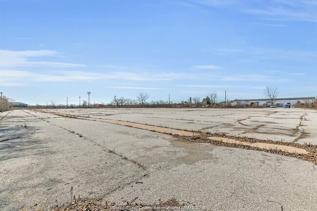 Plus de détails pour 3350 Devon Dr, Windsor, ON - Terrain à louer