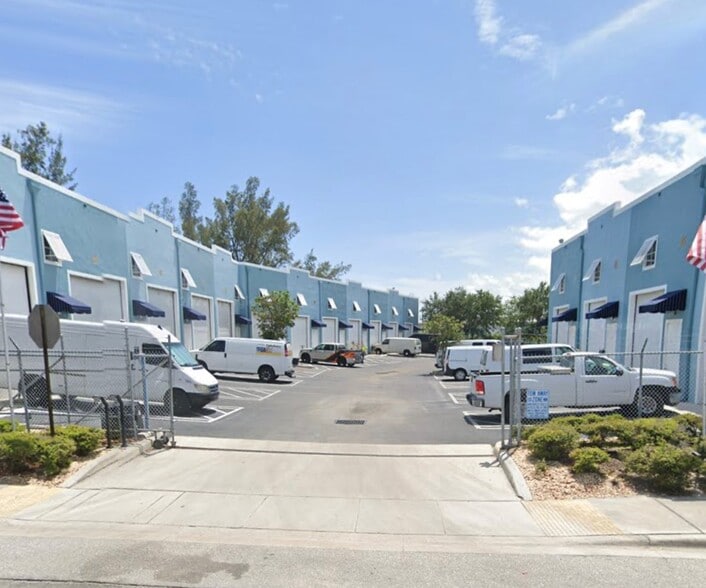 964 Service St, West Palm Beach, FL à louer - Photo principale - Image 1 de 9