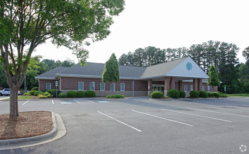 612-614 Center Dr, Lincolnton, NC à vendre - Photo principale - Image 1 de 1