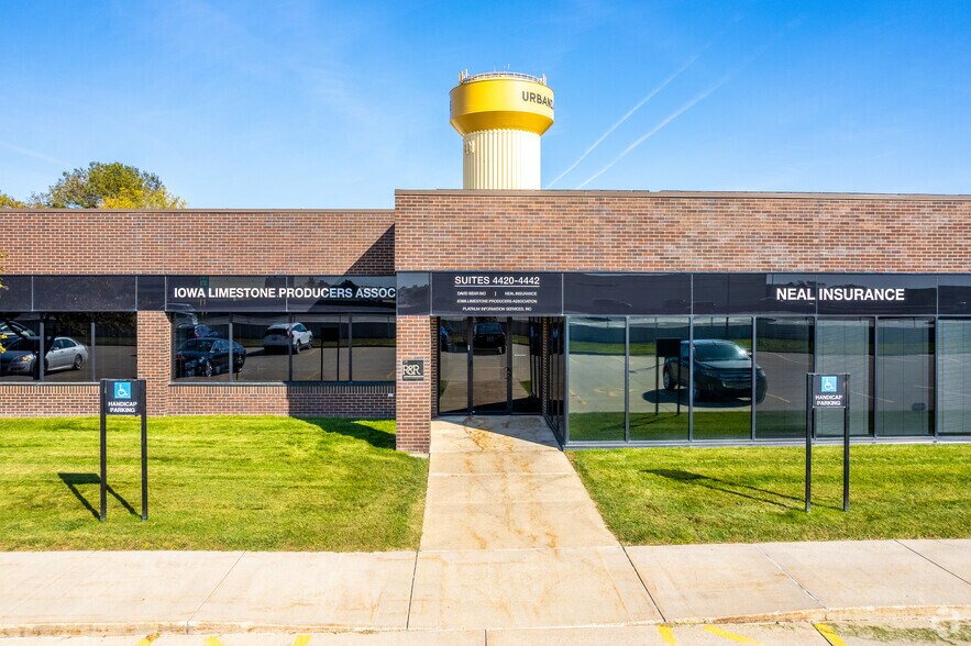 4400-4498 SW 114th St, Urbandale, IA à louer - Photo du bâtiment - Image 2 de 5