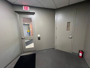 1465 Ellis St, Kelowna, BC à louer Photo intérieure- Image 1 de 9