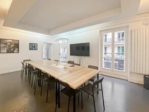 Retail in Paris for lease Interior Photo- Image 2 of 4