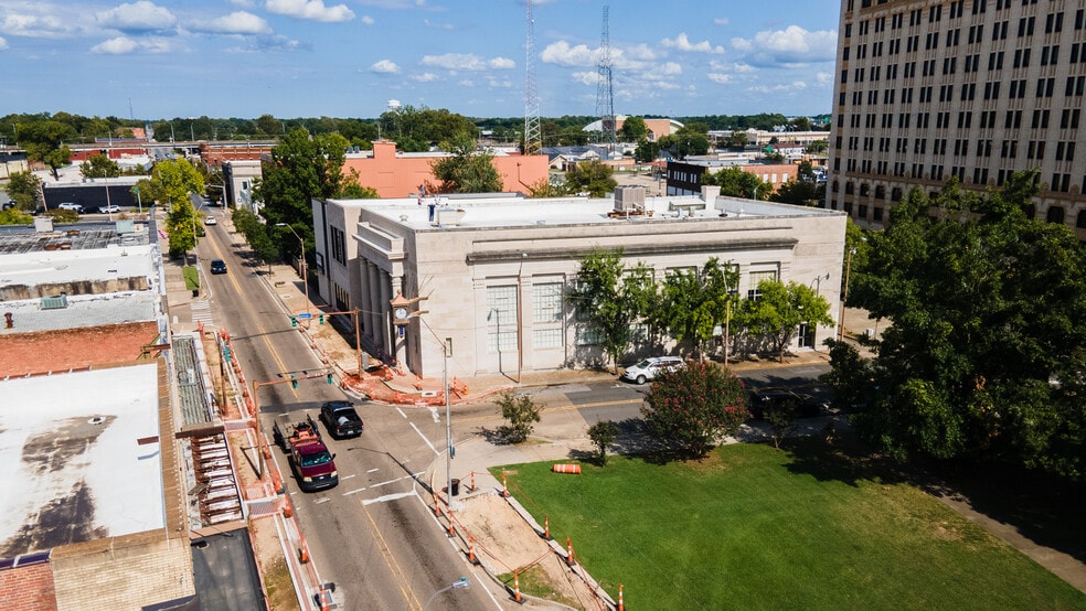 300 Desiard St, Monroe, LA à vendre - Photo du bâtiment - Image 2 de 23