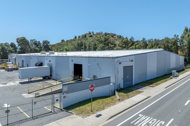 Plus de détails pour 664 N Twin Oaks Valley Rd, San Marcos, CA - Industriel à louer