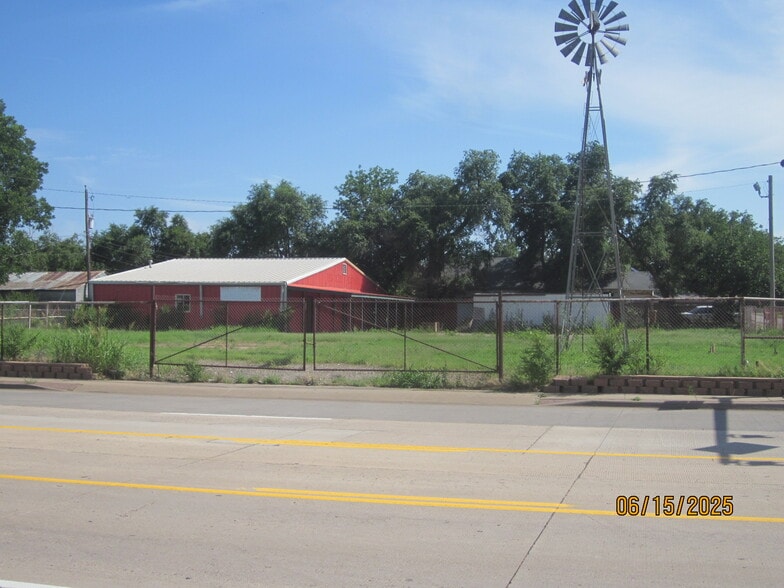 300 F NE, Childress, TX à vendre - Photo du bâtiment - Image 2 de 7