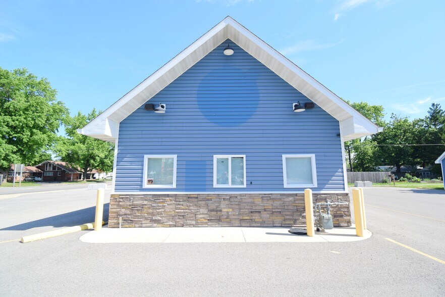 102 N Park St, Sesser, IL à vendre - Photo du bâtiment - Image 2 de 20