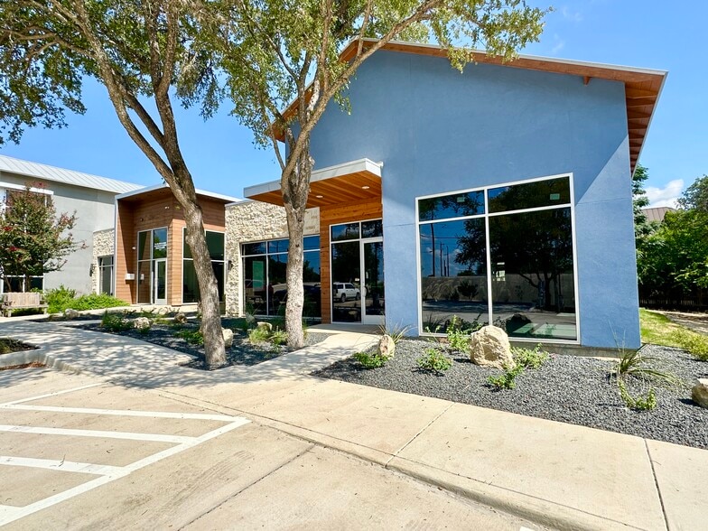 6705 W Hausman Rd, San Antonio, TX à louer - Photo du bâtiment - Image 3 de 35
