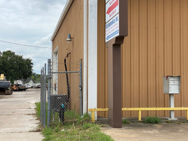 1021 W Jackson Ave, Pasadena, TX for lease - Building Photo - Image 3 of 7