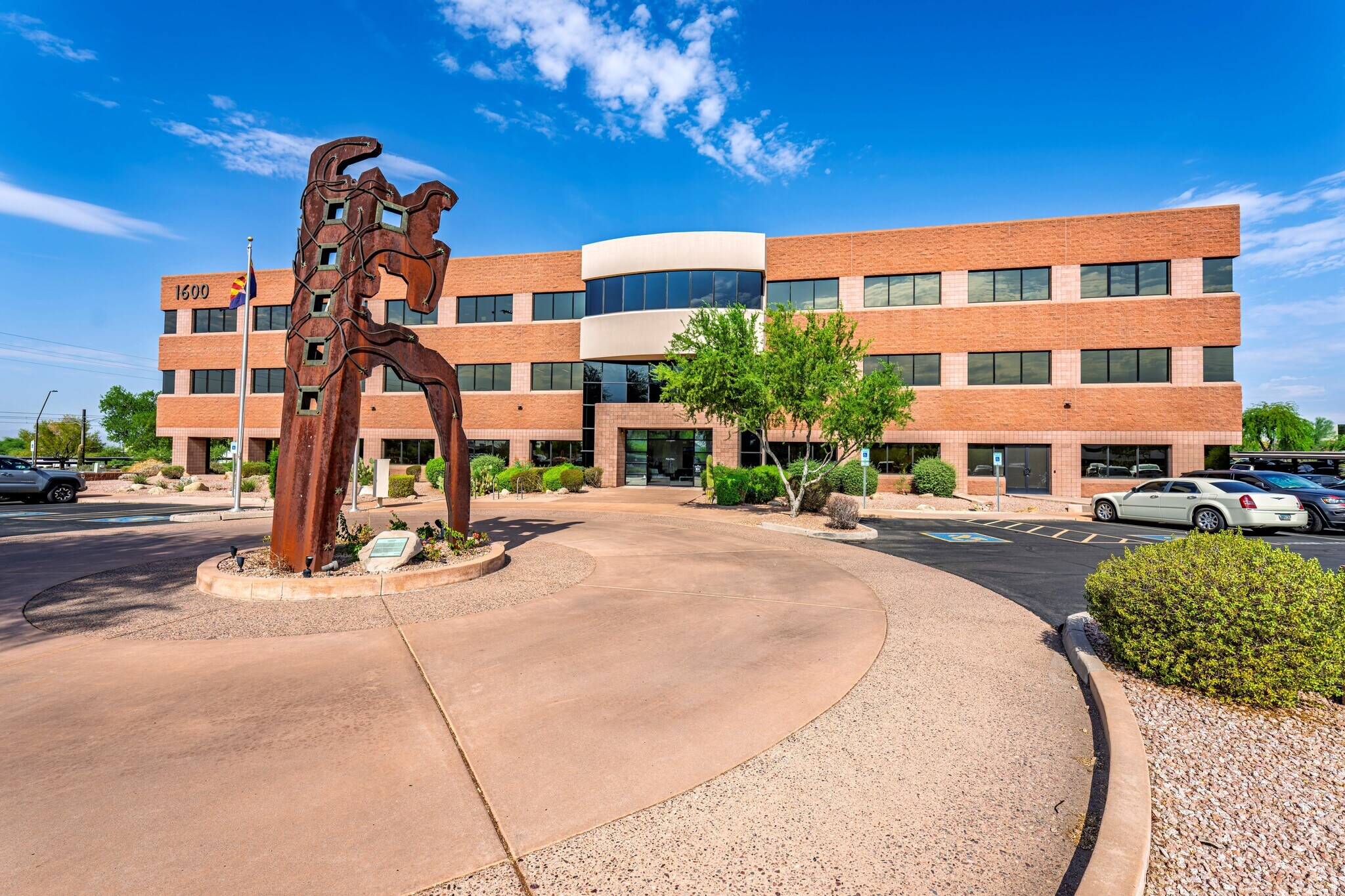 1600 N Desert Dr, Tempe, AZ à vendre Photo du bâtiment- Image 1 de 10