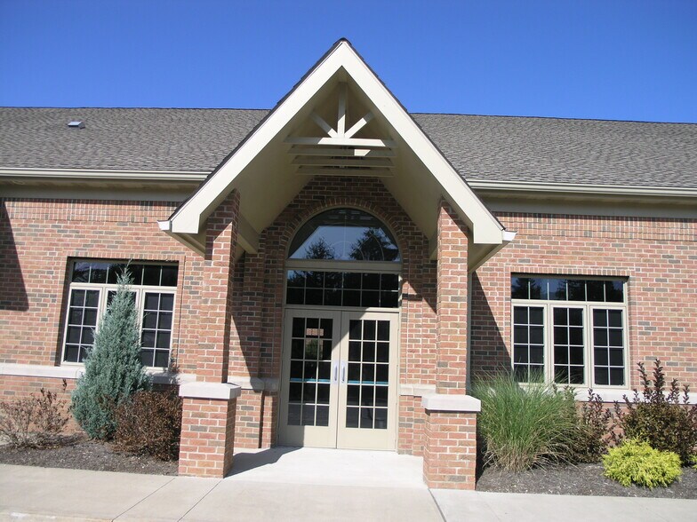 229 E Wallings Rd, Broadview Heights, OH à louer - Photo du bâtiment - Image 3 de 5