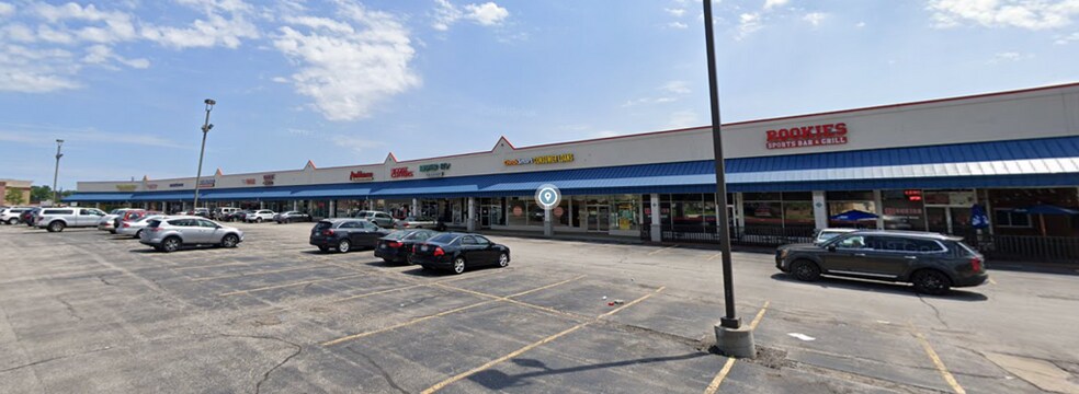 6853-6913 W 130th St, Parma Heights, OH à louer - Photo du bâtiment - Image 1 de 1