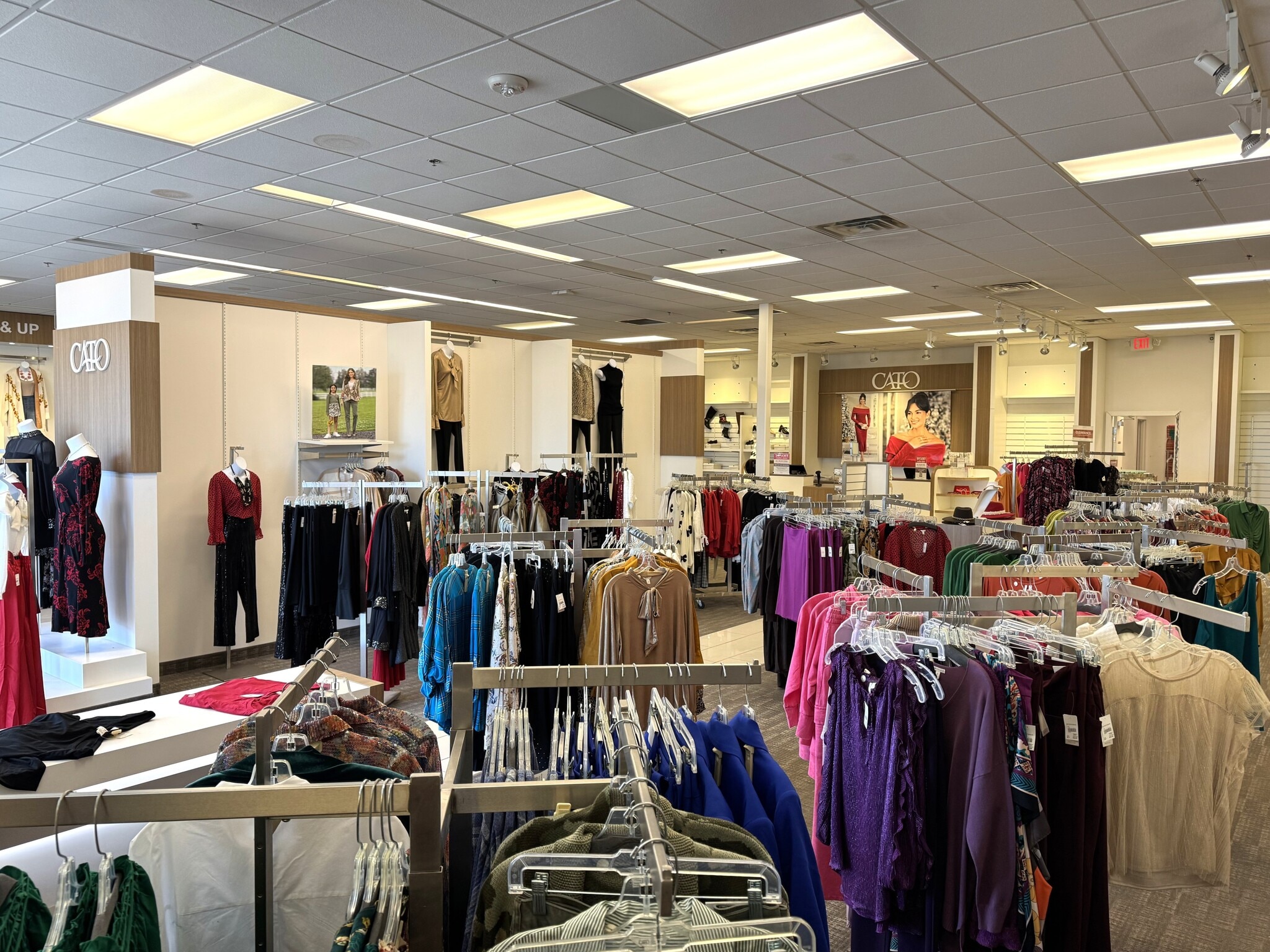 2207 S Mentzer St, Mitchell, SD for lease Interior Photo- Image 1 of 9