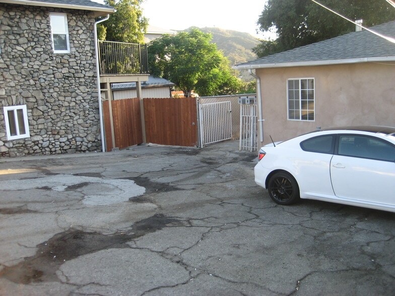 10143-10145 Mountair Ave, Tujunga, CA à vendre - Photo du bâtiment - Image 2 de 9