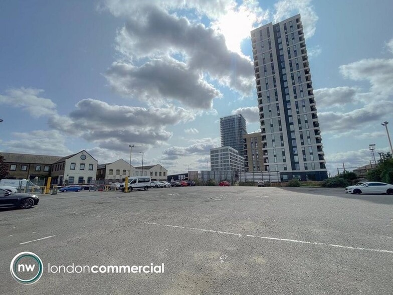 80 Scrubs Ln, London for lease - Building Photo - Image 3 of 6