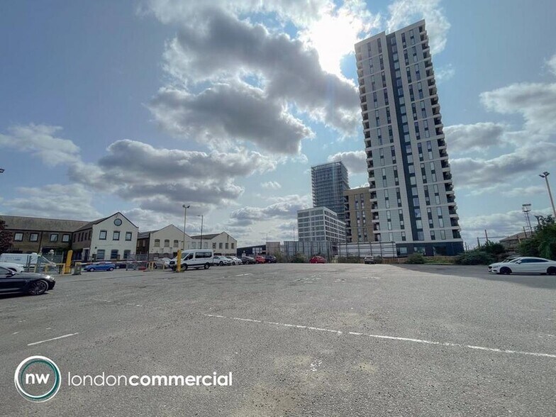 80 Scrubs Ln, Londres à louer - Photo du bâtiment - Image 3 de 6