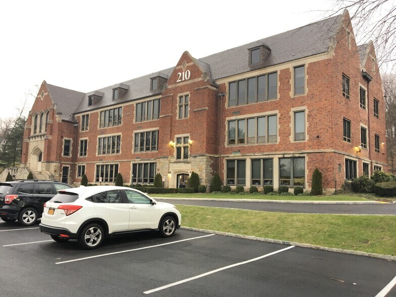 210 N Central Ave, Hartsdale, NY à louer - Photo du bâtiment - Image 2 de 23