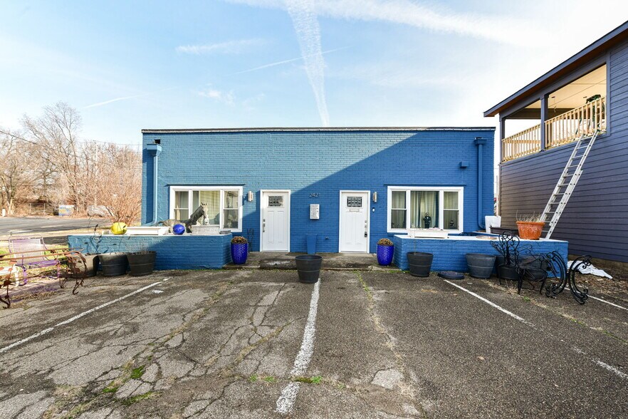 2421 Central Ave, Indianapolis, IN à vendre - Photo du bâtiment - Image 2 de 26