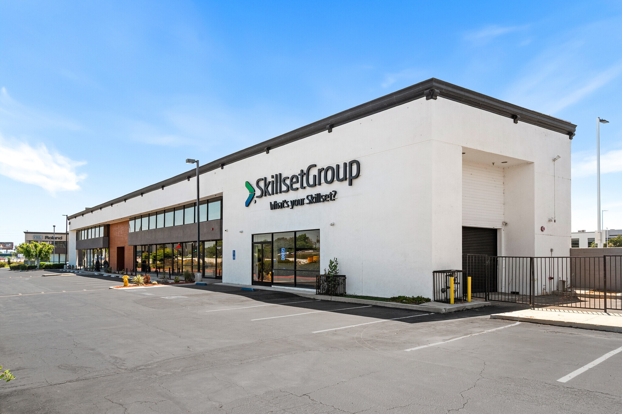 800 E Dyer Rd, Santa Ana, CA à vendre Photo du bâtiment- Image 1 de 72