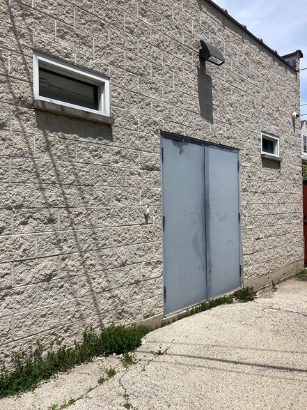 4639 W Armitage Ave, Chicago, IL for sale - Building Photo - Image 3 of 6
