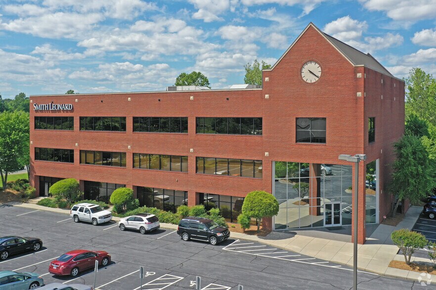 4035 Premier Dr, High Point, NC à louer - Photo principale - Image 1 de 15