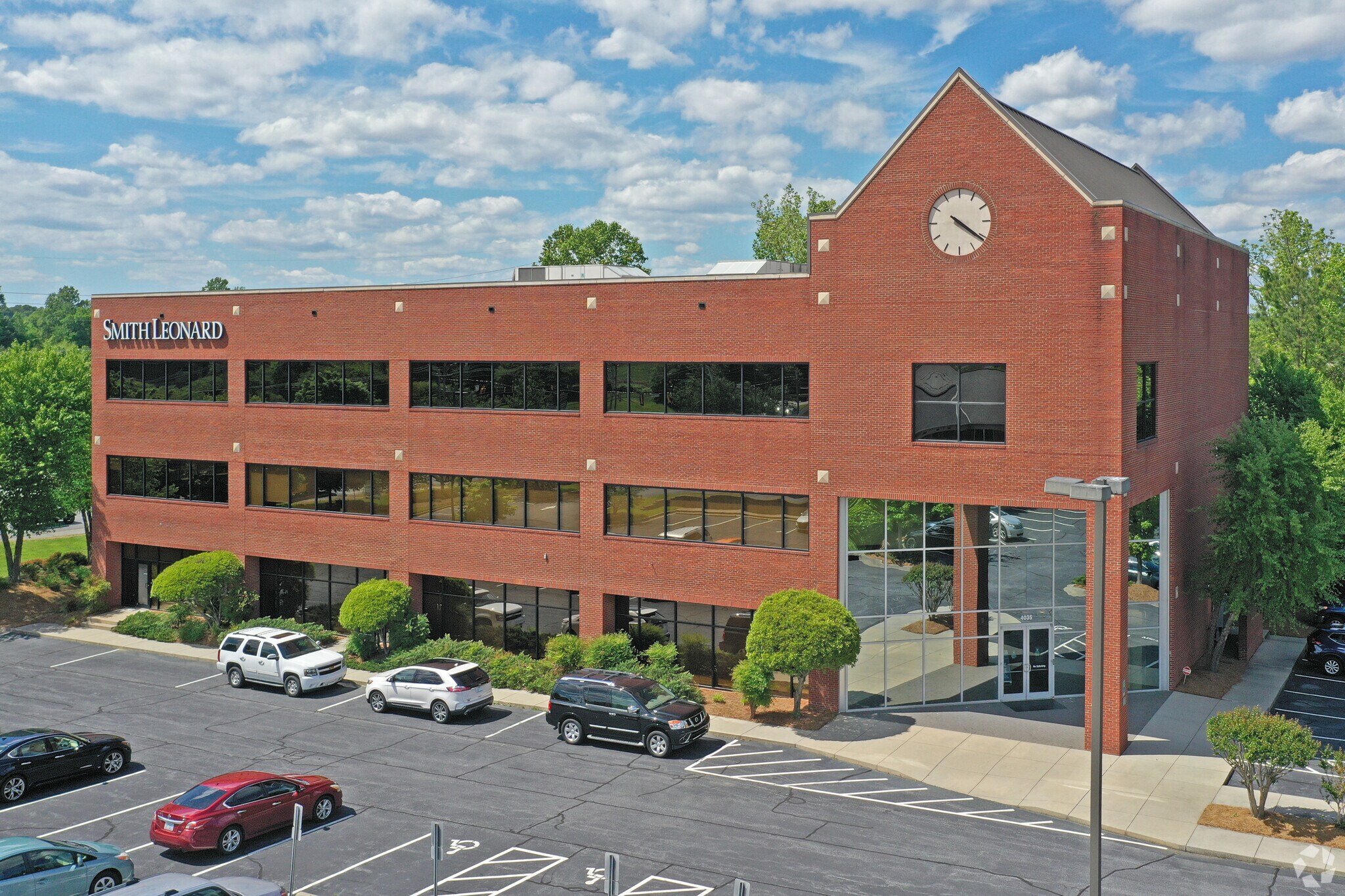 4035 Premier Dr, High Point, NC à louer Photo principale- Image 1 de 16