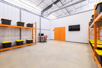 1027 Outpost Dr, Conroe, TX for lease Interior Photo- Image 2 of 8