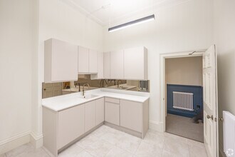 50 Queen Sq, Bristol for lease Interior Photo- Image 2 of 3