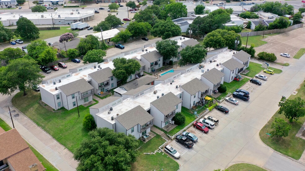 2000 Kazmeier Plz, Bryan, TX for sale - Building Photo - Image 3 of 23