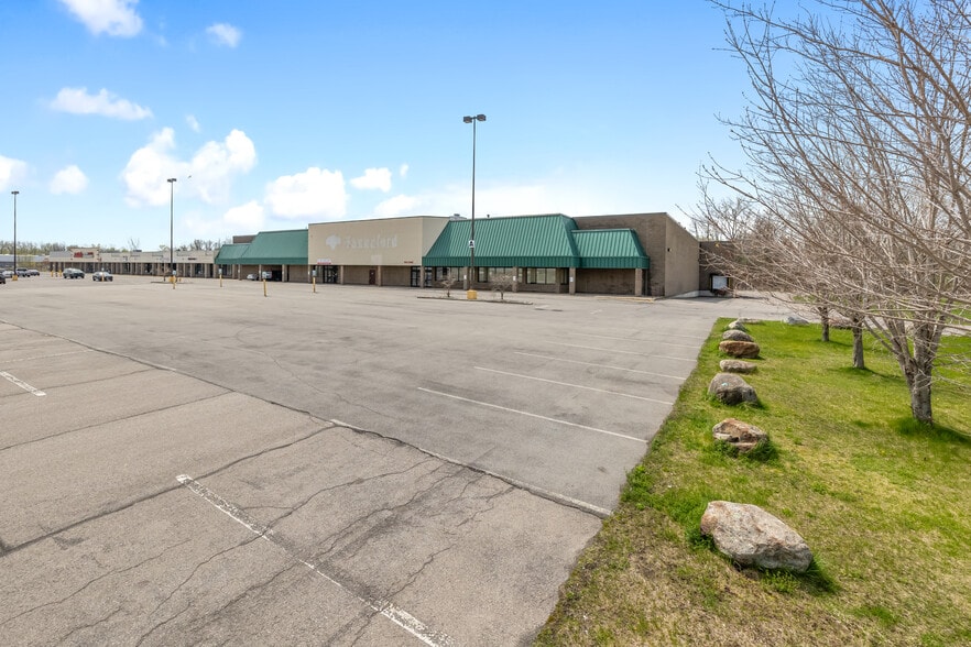 6100-6180 St. Lawrence Centre, Massena, NY for sale - Building Photo - Image 2 of 7