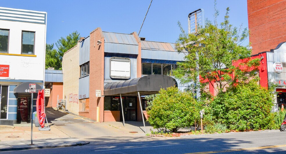 4422 Connecticut Ave NW, Washington, DC à vendre - Photo du bâtiment - Image 2 de 7