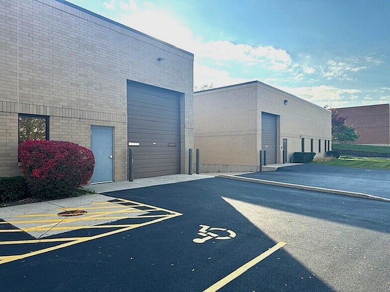 290 Industrial Dr, Wauconda, IL à vendre - Photo du bâtiment - Image 3 de 21