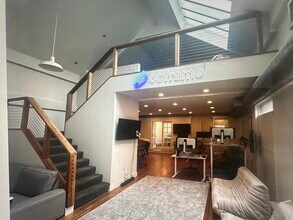 263 Hatch Ln, Burlingame, CA à louer Photo intérieure- Image 1 de 6